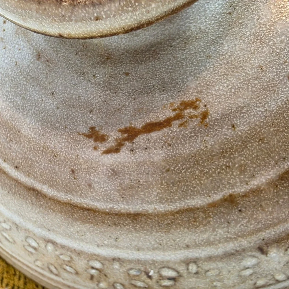 Pottery‎ Lidded Bean Pot Speckled Beige Floral Stamped Stoneware Tureen